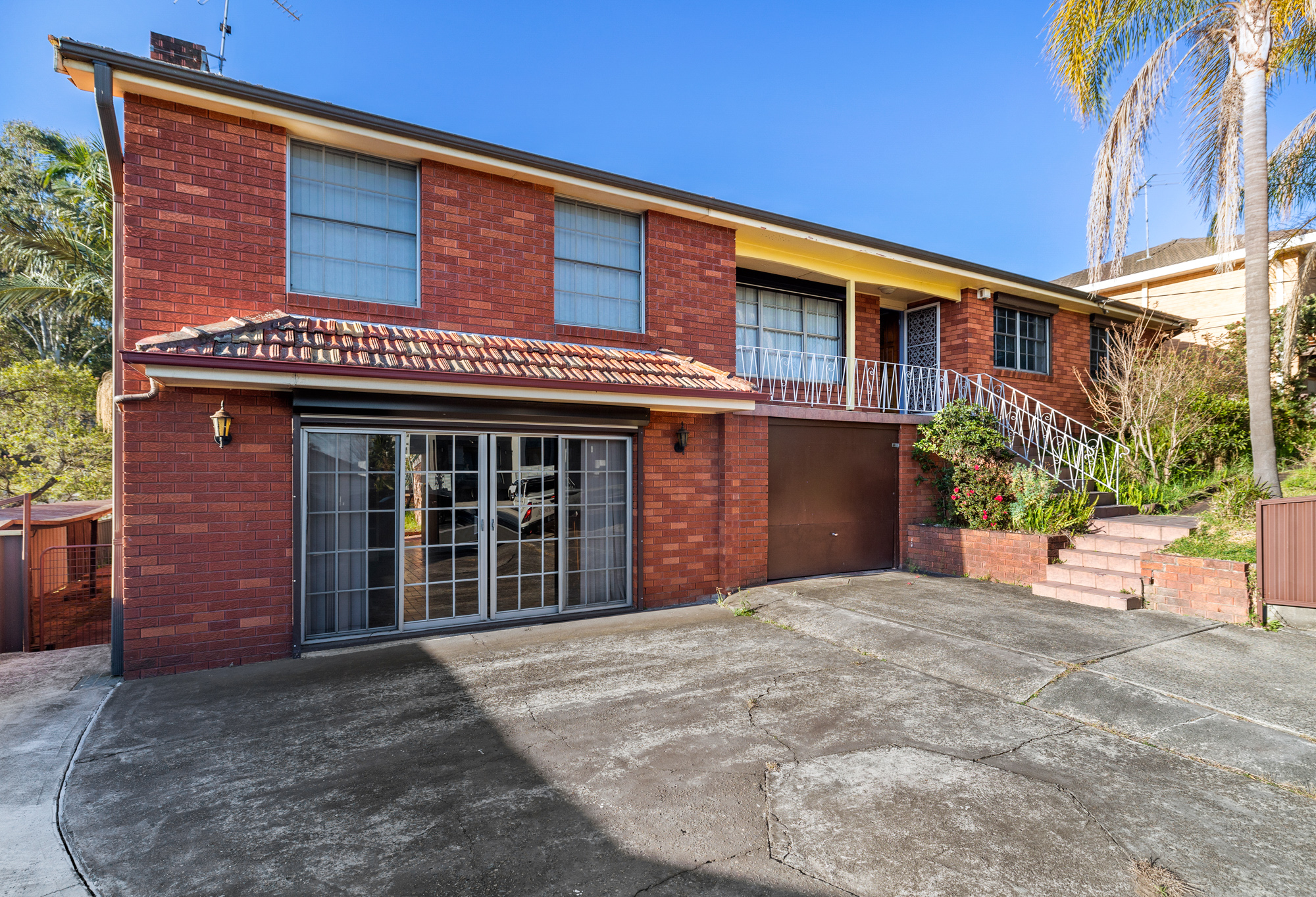 42 Kurrajong Avenue  GEORGES HALL NSW 2198